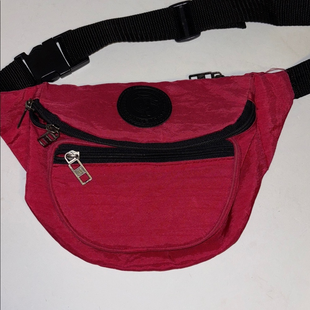 FIELD GEAR RED NYLON BELT BAG 3 ZIP POCKETS ADJUSTABLE WAIST STRAP
PRELOVED